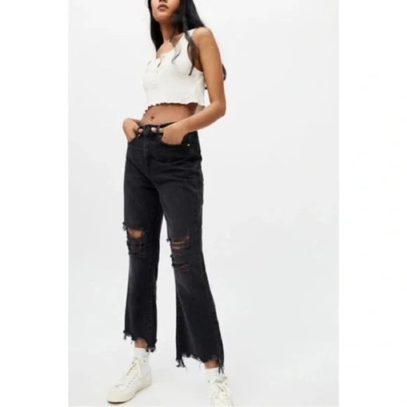 BDG Denim - BDG Wilco High Waisted Cropped Jeans in Black and Size 27